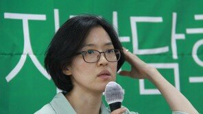 정보라 ‘저주토끼’ 부커상 불발…“이제야 마음놓고 런던여행”