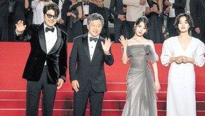 칸서 12분 박수받은 ‘브로커’, 외신 반응은 엇갈려