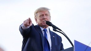 미 총기협회 행사 참석한 트럼프…“악의 존재는 무장의 이유”