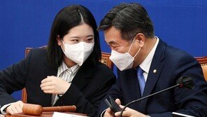 윤호중-박지현 갈등 임시봉합…“선거결과 따라 후폭풍” 전망도