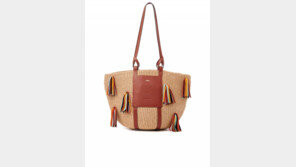 라피아 vs 비즈 백… 여름 가방 뭘 들지?