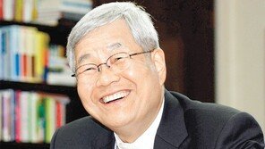 유흥식 교황청장관, 한국 4번째 추기경