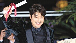 송강호, 7번 도전끝 ‘칸의 남자’로… “상 받았다고 바뀔 것 없다”