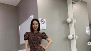 “담배 끊었다” 고백한 이지혜, 흡연금지 표지판 앞 너스레