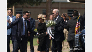 바이든, 텍사스 참사현장 방문…시민들 “무엇이든 하라” 항의