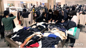 거리두기 풀리자 쇼핑객 북적북적…4월 백화점 매출 19%↑