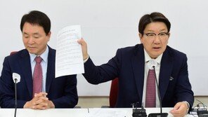 권성동 “민주, 지지 보고 김포공항 이전 결정…유권자 협박”