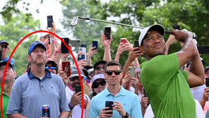 남들 카메라 들때 홀로 맥주…그남자 광고스타 됐다