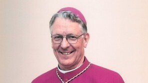 ‘푸른 눈의 신부’ 윤선규 루카 대주교도 추기경 임명