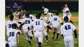 경남고 ‘청담고에 짜릿한 역전 우승’ [포토]