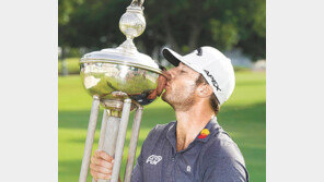 랭킹 10위 번스, 연장서 1인자 울리다