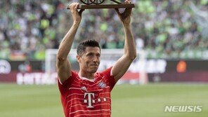 ‘득점기계’ 레반도프스키 이적 선언…“뮌헨과 스토리는 끝”