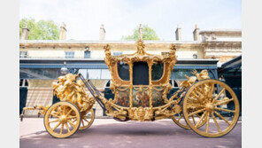 260년 전 제작된 황금마차, 英여왕 70주년 기념식 ‘하이라이트’