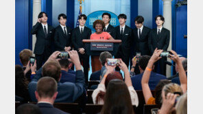 BTS 뜨자…美백악관 기자들 일제히 폰 꺼내들었다