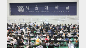 “분류해야 할 투표용지만 7종류, 개표소엔 긴장감 가득”