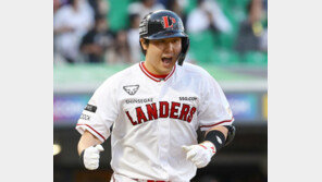 최정 8회 결승 솔로포… 전날 졌던 KT에 복수