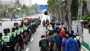 전장연, 오후엔 강남 한복판 도로 점거…일대 교통 정체