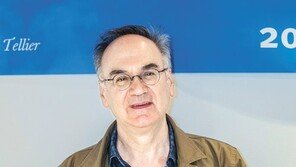 “자신의 분신과 대면한 8명의 반응 쓰고 싶었다”