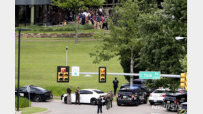 美병원 총격범, 수술후 통증에 집도 의사 등 사살