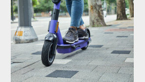 현직 경찰관, 만취상태로 전동 킥보드 몰다 승용차 들이받아