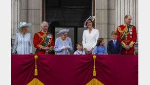 英 왕실 이미지 추락에…‘군주제 유지’ 여론 9년새 16%P 하락