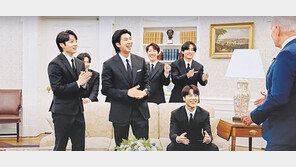 “집처럼 느끼게” BTS에 ‘버터’ 노래 틀어준 바이든