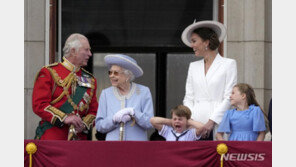 영국 엘리자베스2세 여왕, 70주년 뒤에도 통치 계속 선언