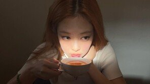 ‘뷔와 열애설’ 제니, 소박한 일상…“티타임 정말 간절했어”