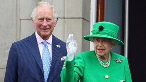 주요행사 불참 英 여왕 “마음은 함께…국민 계속 섬기겠다”