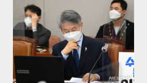 ‘위장 탈당’ 민형배 “민주 복당할 것”…권성동 “국민 우습게 아는 처사”