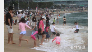 부산 해운대해수욕장 물놀이 인파로 ‘북적’
