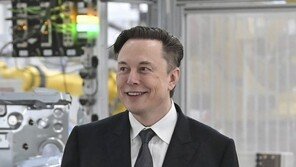 “트위터, 가짜계정 정보 안 줘” 계약 파기 경고한 머스크 속내는…