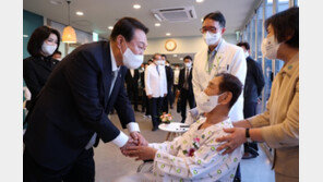 [단독]대통령실 “유공자-가족 150여명 17일경 초청, 대통령과 오찬” 