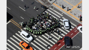 전장연, 사흘째 중구 일대 도로 점거…경찰 충돌도