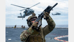 한미 연합훈련에 美항모 전개… 4년 7개월 만[청계천 옆 사진관]