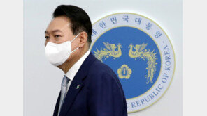 野, ‘文 사저 시위 법대로’ 尹에…“시위 빙자 욕설·고성방가 용인?”