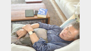 딸 트위터 ‘맞팔’ 부탁에 文 “짬밥 되면 말해라”