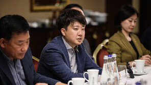 이준석 “뜬금없이 러시아 역성…간보기·기회주의”