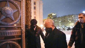 美대사 “미·러 대사관 폐쇄는 큰 실수…외교 단절 안 돼”