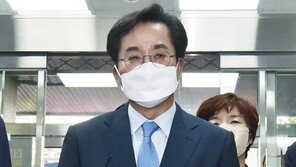 민주당사 찾은 김동연 “기득권 내려놓고 변화해야”…정치개혁 목소리