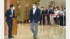 “잘 다녀오겠습니다” 삼성 이재용, 미래 먹거리 찾아 유럽 출장