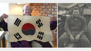 “71년前 태극기 건네준 한국 해병전우 찾습니다”