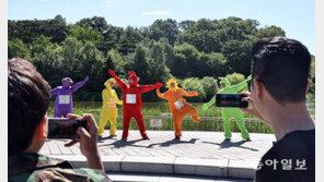 우리 졸업해요, 코로나도 졸업해요[청계천 옆 사진관]