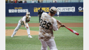 제1, 2연평해전 용사들 프로야구 시구-시타