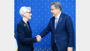 셔먼 “北 7차 핵실험땐 전세계 강력대응… 준비돼 있다” 