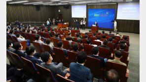 민주, ‘개딸’ 투표권 논란에 시끌벅적…“당원 중심” vs “팬덤 우려”