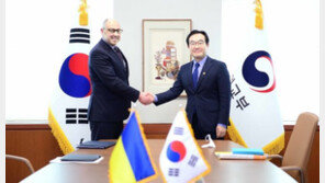 우크라 ‘무기지원’ 요청에… 정부 “인도적 지원 계속”