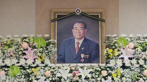 유재석·조세호, 故송해 빈소 곧장 방문…영정 속 인자한 미소