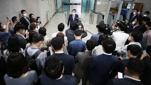 尹, 화물연대 파업에 “불법 폭력 안돼”…취임 한달 소감엔 “그런 거 없어”