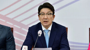 尹과 ‘檢 인사 엇박자?’ 낸 권성동 “대통령은 미래, 저는 현재…같은 맥락”